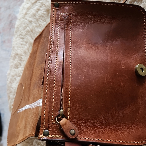 Beautiful NWT Italian Leather Handmade Unisex Crossbody Bag 🤎🇮🇹 - Picture 14 of 16
